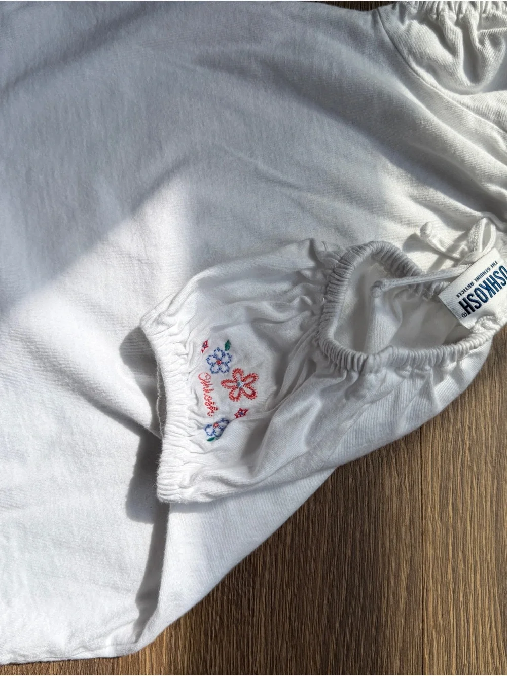 Early 2000s OshKosh B'gosh White Puff Sleeve Tee with Embroidered Flowers 4